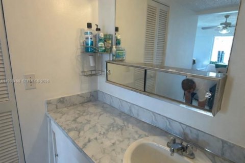 Condominio en alquiler en North Miami Beach, Florida, 2 dormitorios, 110.55 m2 № 2060870 - foto 23