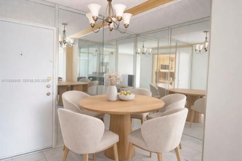 Condominio en alquiler en North Miami Beach, Florida, 2 dormitorios, 110.55 m2 № 2060870 - foto 7