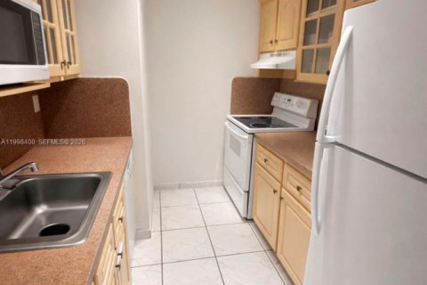 Condominio en alquiler en North Miami Beach, Florida, 2 dormitorios, 110.55 m2 № 2060870 - foto 10