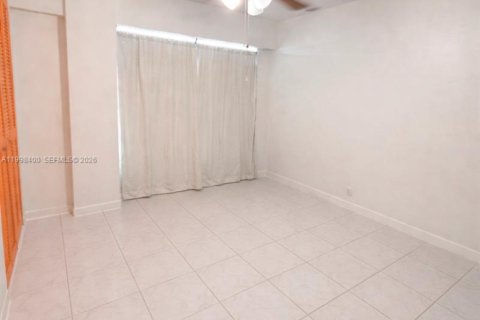 Condominio en alquiler en North Miami Beach, Florida, 2 dormitorios, 110.55 m2 № 2060870 - foto 4