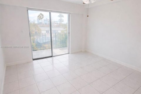 Condominio en alquiler en North Miami Beach, Florida, 2 dormitorios, 110.55 m2 № 2060870 - foto 21