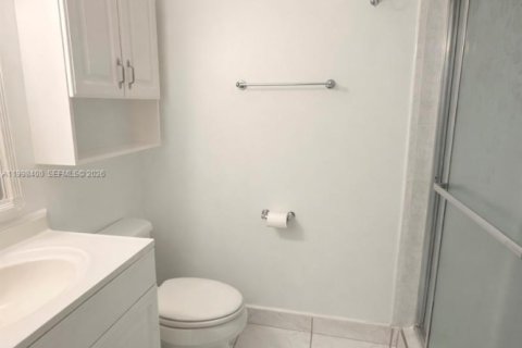 Condominio en alquiler en North Miami Beach, Florida, 2 dormitorios, 110.55 m2 № 2060870 - foto 24