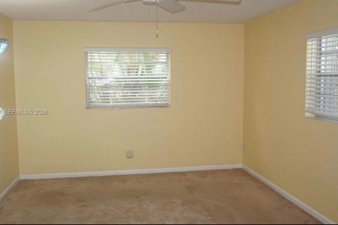 House in Palm Springs, Florida 4 bedrooms, 146.04 sq.m. № 2387273 - photo 23