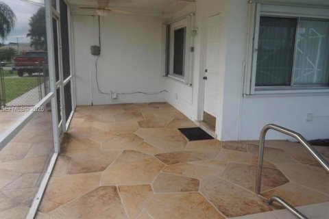 House in Palm Springs, Florida 4 bedrooms, 146.04 sq.m. № 2387273 - photo 4