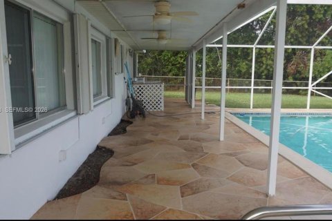 House in Palm Springs, Florida 4 bedrooms, 146.04 sq.m. № 2387273 - photo 6