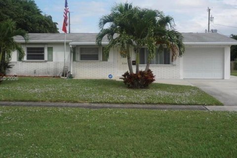 House in Palm Springs, Florida 4 bedrooms, 146.04 sq.m. № 2387273 - photo 10
