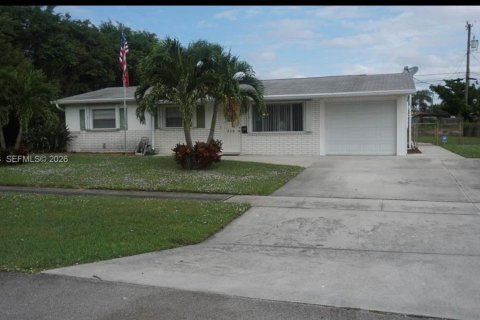House in Palm Springs, Florida 4 bedrooms, 146.04 sq.m. № 2387273 - photo 2