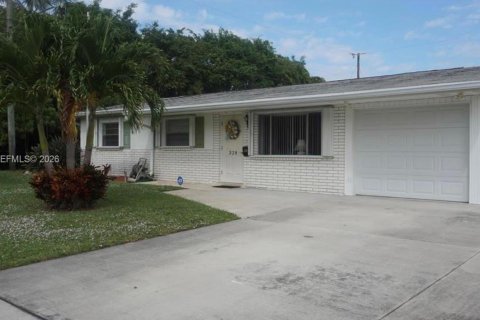 House in Palm Springs, Florida 4 bedrooms, 146.04 sq.m. № 2387273 - photo 3