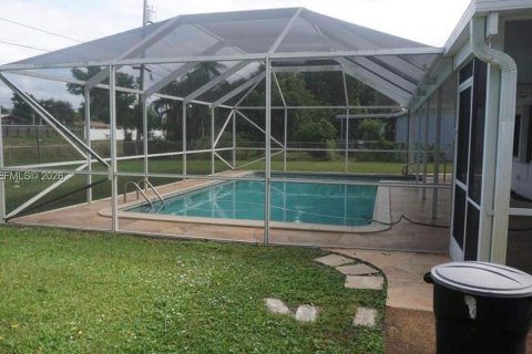 House in Palm Springs, Florida 4 bedrooms, 146.04 sq.m. № 2387273 - photo 7