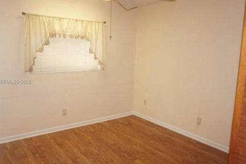 House in Palm Springs, Florida 4 bedrooms, 146.04 sq.m. № 2387273 - photo 14