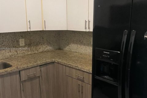 Villa ou maison à vendre à Miami, Floride: 3 chambres, 117.89 m2 № 1956155 - photo 25