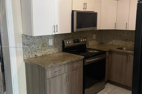 Villa ou maison à vendre à Miami, Floride: 3 chambres, 117.89 m2 № 1956155 - photo 23