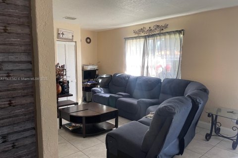 Villa ou maison à vendre à Miami, Floride: 3 chambres, 117.89 m2 № 1956155 - photo 6