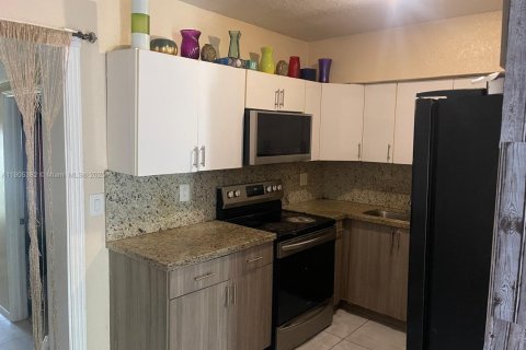 Villa ou maison à vendre à Miami, Floride: 3 chambres, 117.89 m2 № 1956155 - photo 8