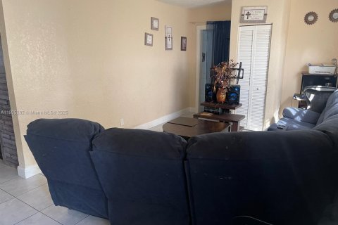 Villa ou maison à vendre à Miami, Floride: 3 chambres, 117.89 m2 № 1956155 - photo 7