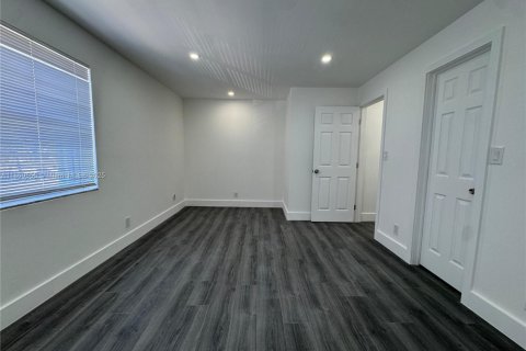 Townhouse in Hallandale Beach, Florida 2 bedrooms, 157.56 sq.m. № 1890759 - photo 15