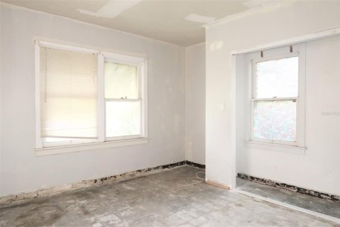 House in Gulfport, Florida 3 bedrooms, 242.85 sq.m. № 1884143 - photo 11