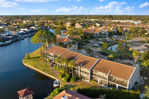 Townhouse in Tampa, Florida 2 bedrooms, 134.43 sq.m. № 1528647 - photo 1