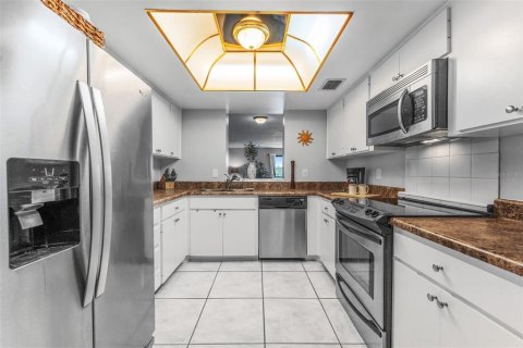 Townhouse in Tampa, Florida 2 bedrooms, 134.43 sq.m. № 1528647 - photo 12