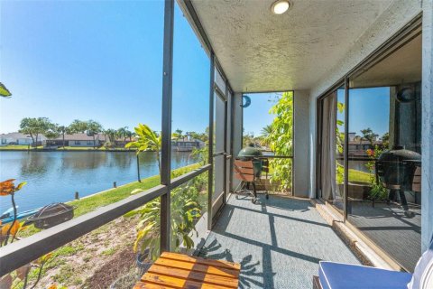 Townhouse in Tampa, Florida 2 bedrooms, 134.43 sq.m. № 1528647 - photo 3