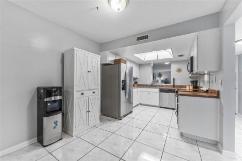 Townhouse in Tampa, Florida 2 bedrooms, 134.43 sq.m. № 1528647 - photo 10