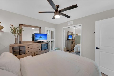 Condo in Fort Myers, Florida, 2 bedrooms  № 2213580 - photo 27