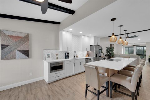 Condo in Fort Myers, Florida, 2 bedrooms  № 2213580 - photo 7