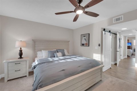Condo in Fort Myers, Florida, 2 bedrooms  № 2213580 - photo 16