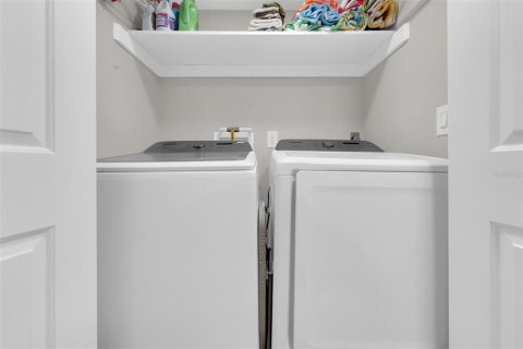Condo in Fort Myers, Florida, 2 bedrooms  № 2213580 - photo 24
