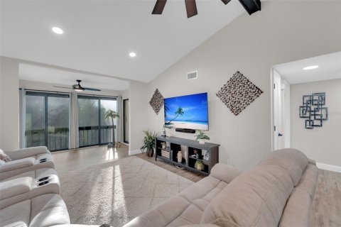Condo in Fort Myers, Florida, 2 bedrooms  № 2213580 - photo 28