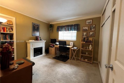 House in Hialeah, Florida 4 bedrooms, 144.65 sq.m. № 2041798 - photo 12