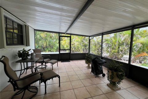 House in Hialeah, Florida 4 bedrooms, 144.65 sq.m. № 2041798 - photo 15