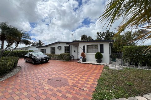 House in Hialeah, Florida 4 bedrooms, 144.65 sq.m. № 2041798 - photo 2