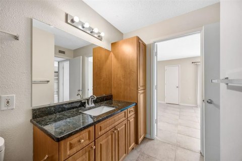 Condominio en venta en Palm Harbor, Florida, 2 dormitorios, 83.43 m2 № 2225750 - foto 24