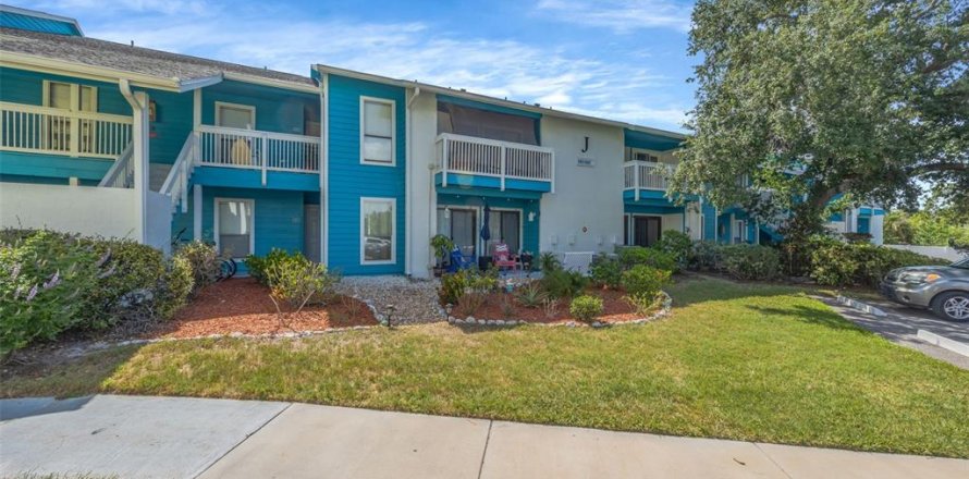 Condominio en Palm Harbor, Florida, 2 dormitorios № 2225750
