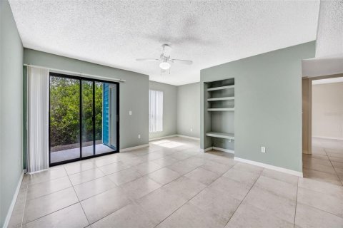 Condominio en venta en Palm Harbor, Florida, 2 dormitorios, 83.43 m2 № 2225750 - foto 16