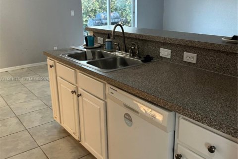 Villa ou maison à vendre à Vero Beach, Floride: 5 chambres, 297.29 m2 № 2024302 - photo 2