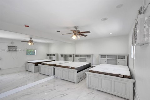 House in Miami, Florida 3 bedrooms, 169.92 sq.m. № 1796989 - photo 13