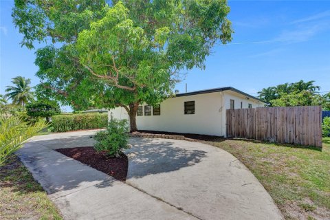 House in Miami, Florida 3 bedrooms, 169.92 sq.m. № 1796989 - photo 16