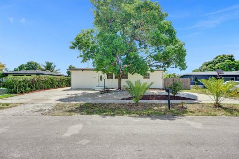 House in Miami, Florida 3 bedrooms, 169.92 sq.m. № 1796989 - photo 17
