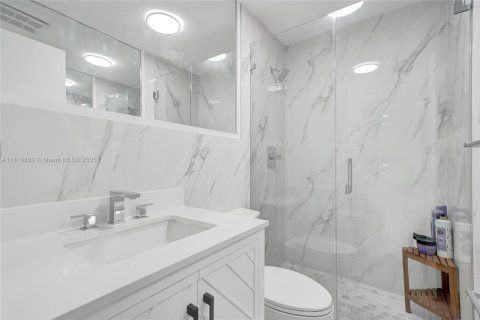 House in Miami, Florida 3 bedrooms, 169.92 sq.m. № 1796989 - photo 12