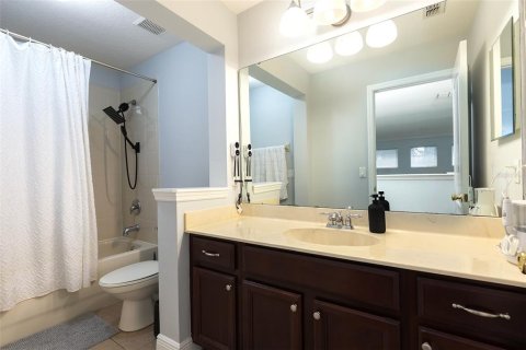 House in Windermere, Florida 4 bedrooms, 255.85 sq.m. № 2302641 - photo 24