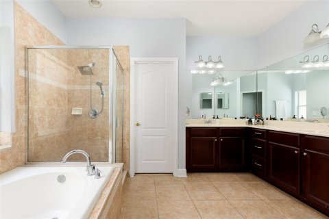 House in Windermere, Florida 4 bedrooms, 255.85 sq.m. № 2302641 - photo 18