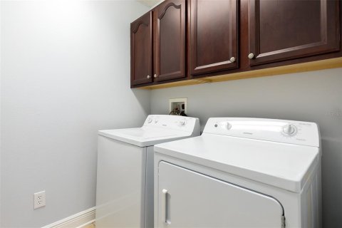 House in Windermere, Florida 4 bedrooms, 255.85 sq.m. № 2302641 - photo 28