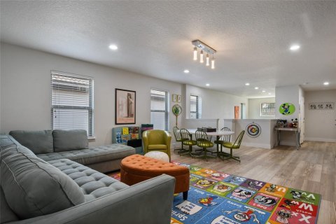 Casa en venta en Kissimmee, Florida, 6 dormitorios, 291.9 m2 № 1400344 - foto 24