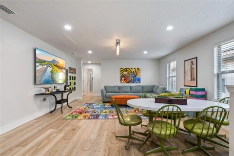 Casa en venta en Kissimmee, Florida, 6 dormitorios, 291.9 m2 № 1400344 - foto 22