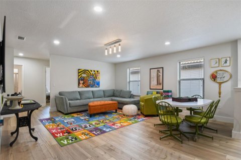 Casa en venta en Kissimmee, Florida, 6 dormitorios, 291.9 m2 № 1400344 - foto 23
