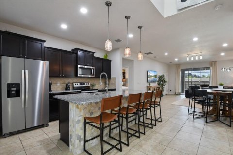 Casa en venta en Kissimmee, Florida, 6 dormitorios, 291.9 m2 № 1400344 - foto 6