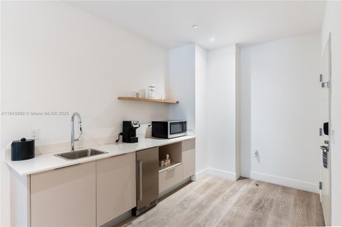 Condo in Miami, Florida  № 1940232 - photo 15