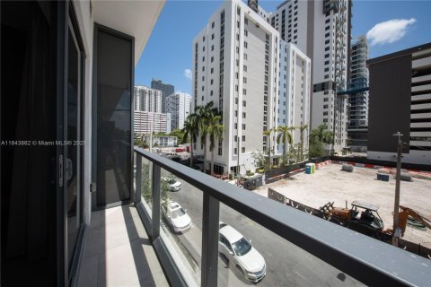 Condo in Miami, Florida  № 1940232 - photo 14